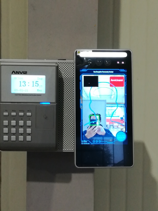   WH5001-FE rilevazione presenze termoscanner con OC500 temperatura normale consente timbratura installato azienda Parma